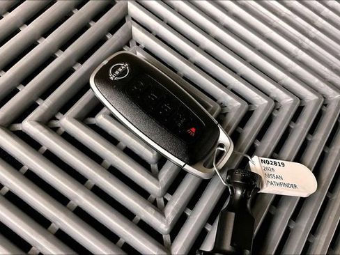 New 2026 Nissan Pathfinder Platinum image 13