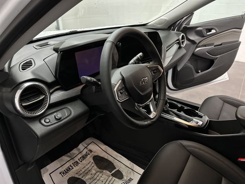 Used 2025 Chevrolet Trax ACTIV w/ Driver Confidence Package image 16