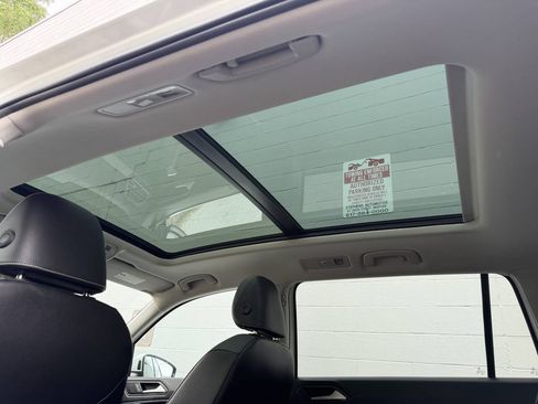 Used 2021 Volkswagen Tiguan SE w/ Panoramic Sunroof Package AWD/4WD image 29