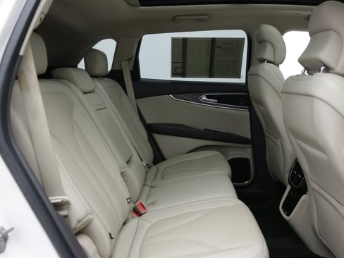 Used 2019 Lincoln Nautilus Reserve FWD image 38
