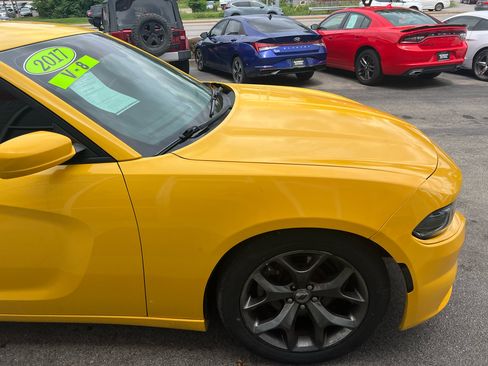 Used 2017 Dodge Charger R/T w/ Plus Group image 9