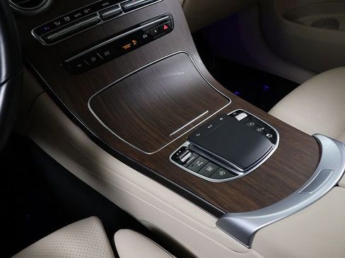 Used 2022 Mercedes-Benz GLC 300 4MATIC image 24