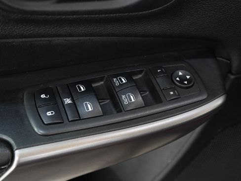 Used 2019 Jeep Cherokee Limited AWD/4WD image 22