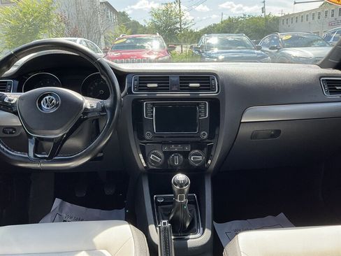 Used 2016 Volkswagen Jetta Sport FWD image 13