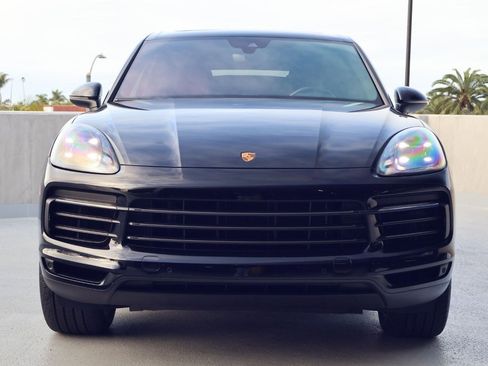Certified 2023 Porsche Cayenne Platinum Edition image 6