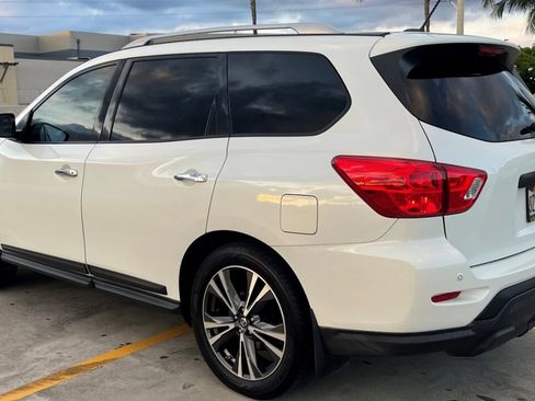 Used 2017 Nissan Pathfinder Platinum image 3