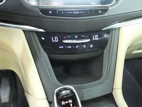 Used 2018 Cadillac XT5 AWD image 19