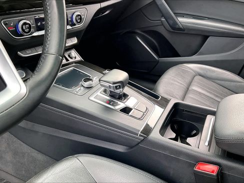 Used 2020 Audi Q5 e Premium Plus w/ Premium Plus Package image 20