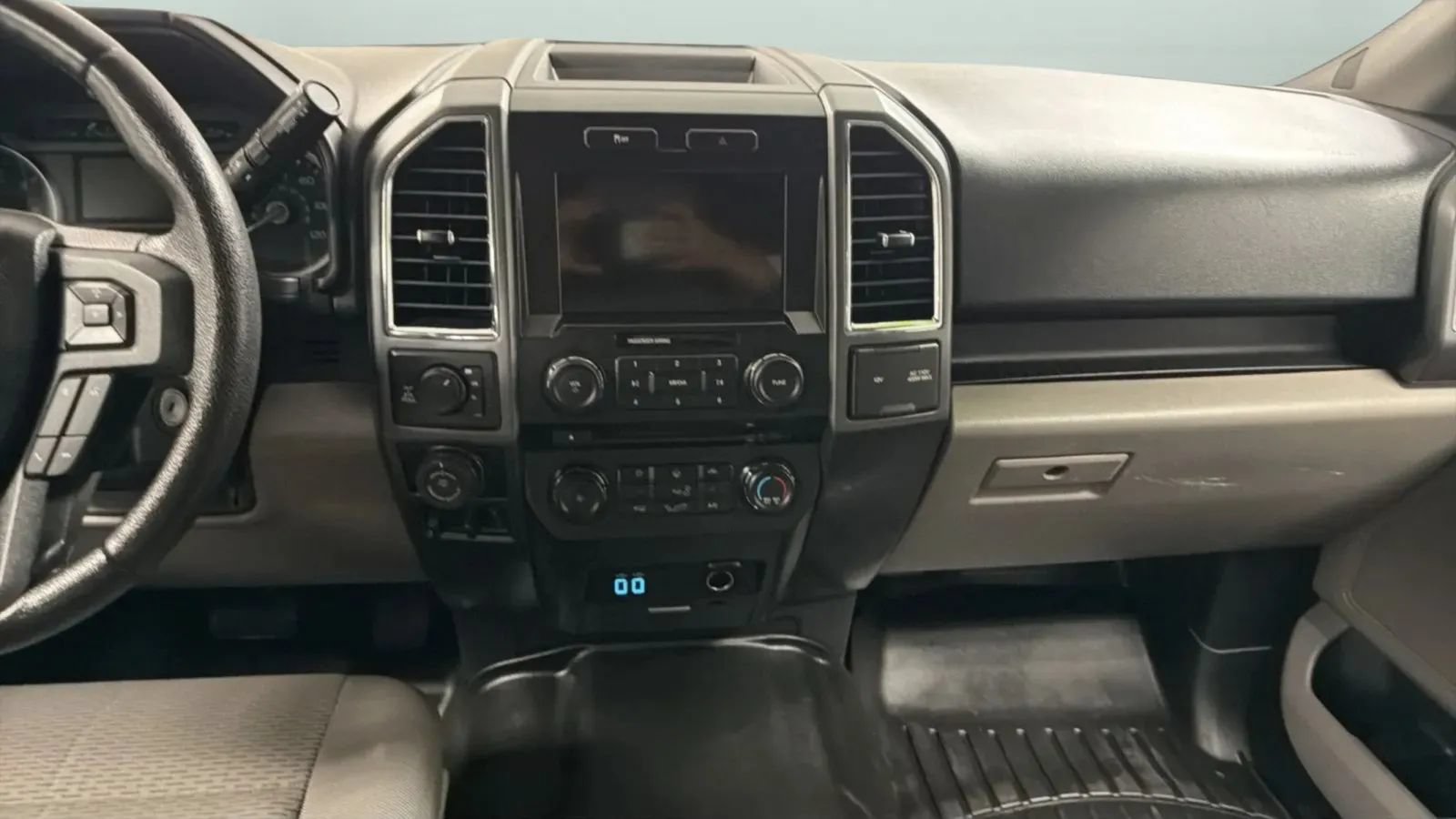 Used 2016 Ford F150 XLT w/ Equipment Group 302A Luxury AWD/4WD image 16