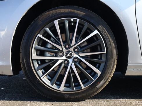 Used 2024 Lexus ES 300h w/ Premium Package image 8