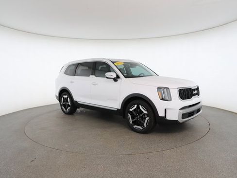 Used 2023 Kia Telluride EX w/ EX Captain's Chair Package image 26