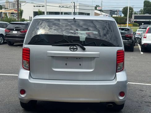 Used 2012 Scion xB FWD image 4