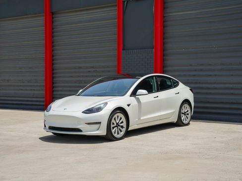 Used 2022 Tesla Model 3 RWD image 1