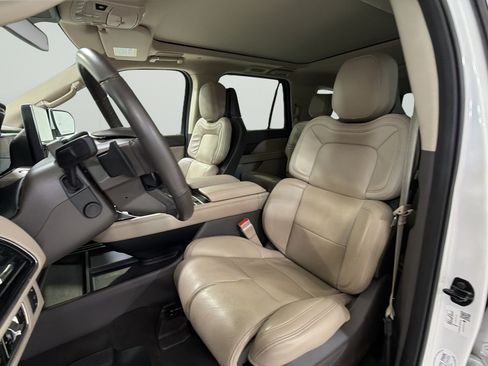 Used 2024 Lincoln Navigator L Reserve AWD/4WD image 9
