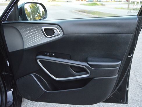 Used 2020 Kia Soul LX image 23