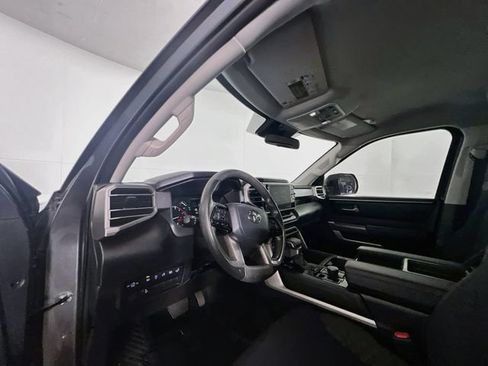 Used 2022 Toyota Tundra SR5 w/ SR5 Convenience Package AWD/4WD image 16