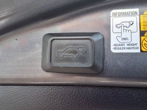 Used 2013 Toyota RAV4 Limited AWD/4WD image 23