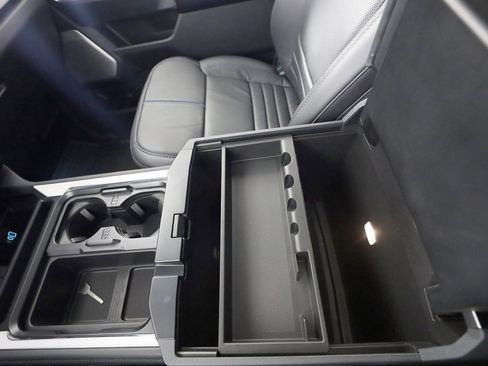 Used 2025 Ford F450 Platinum w/ FX4 Off-Road Package image 39