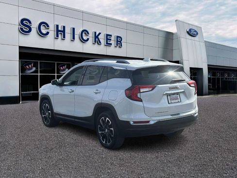 Used 2022 GMC Terrain SLT w/ Infotainment Package II image 3