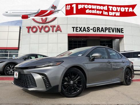 Used 2025 Toyota Camry SE image 1