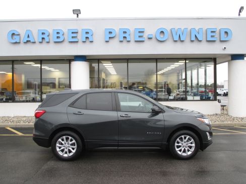 Used 2020 Chevrolet Equinox LS w/ LS Convenience Package image 2