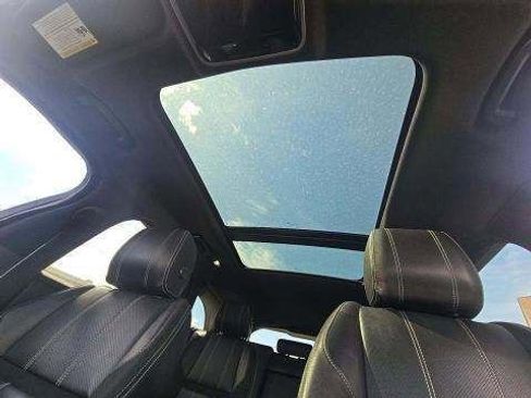 Used 2019 Land Rover Range Rover Velar R-Dynamic SE AWD/4WD image 9