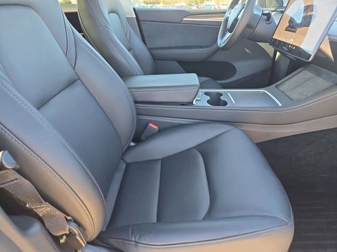 Used 2023 Tesla Model Y Long Range image 19