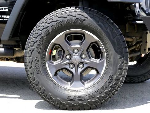 Used 2018 Jeep Wrangler Unlimited Sport w/ Connectivity Group AWD/4WD image 2