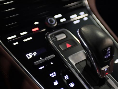 Used 2022 Porsche Panamera 4 AWD/4WD image 32