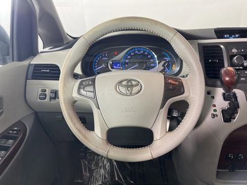 Used 2012 Toyota Sienna XLE image 8