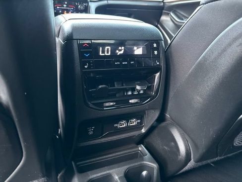 Used 2024 Jeep Grand Cherokee L Limited w/ Black Appearance Package AWD/4WD image 43