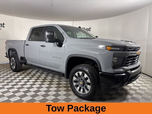 Used 2025 Chevrolet Silverado 2500 Custom image 5