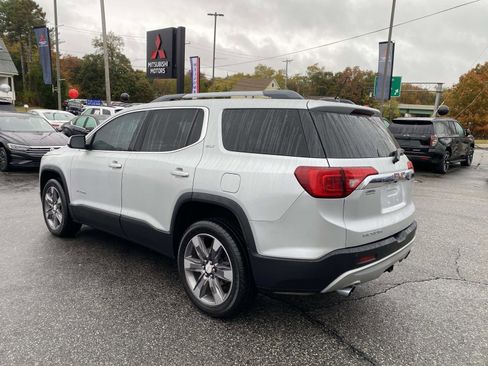 Used 2019 GMC Acadia SLT image 3