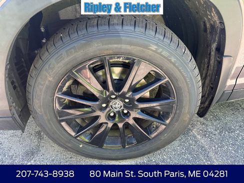 Used 2019 Toyota Highlander SE AWD/4WD image 4