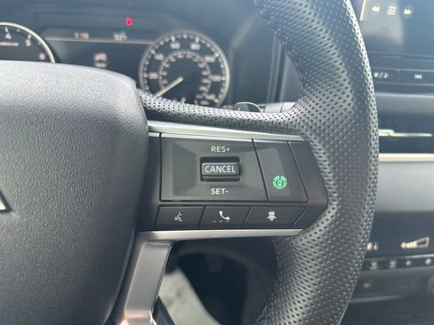 Used 2025 Mitsubishi Outlander SE image 24