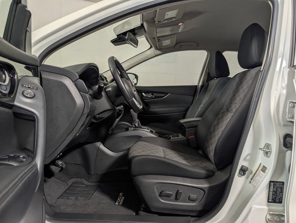 Used 2021 Nissan Rogue Sport SV FWD image 11