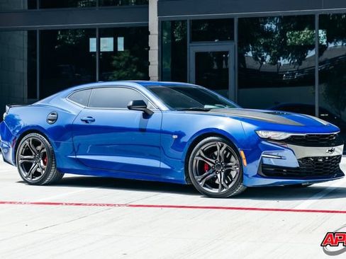 Used 2019 Chevrolet Camaro SS RWD image 4