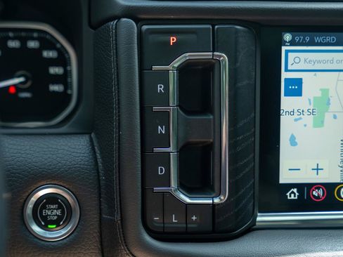 Used 2021 GMC Yukon XL Denali AWD/4WD image 23