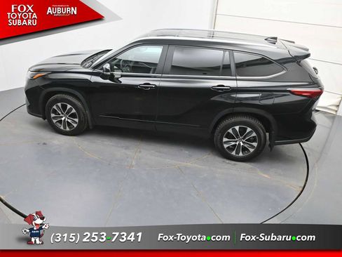 Used 2023 Toyota Highlander XLE AWD/4WD image 32