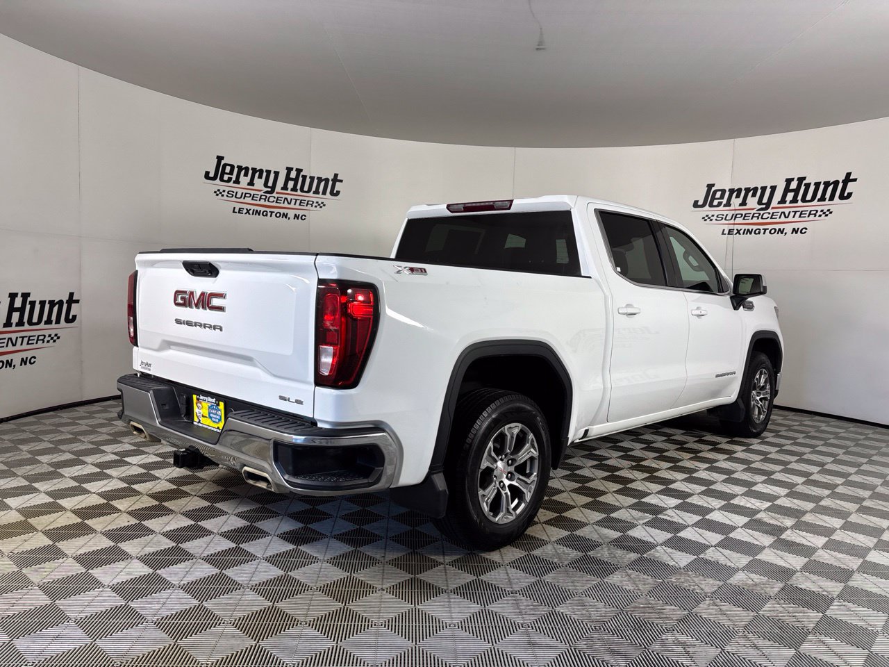 Used 2023 GMC Sierra 1500 SLE AWD/4WD image 4