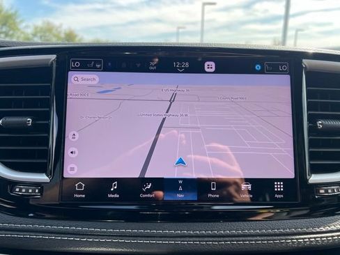 Used 2025 Chrysler Pacifica Select w/ Uconnect Theater Family Group AWD/4WD image 20
