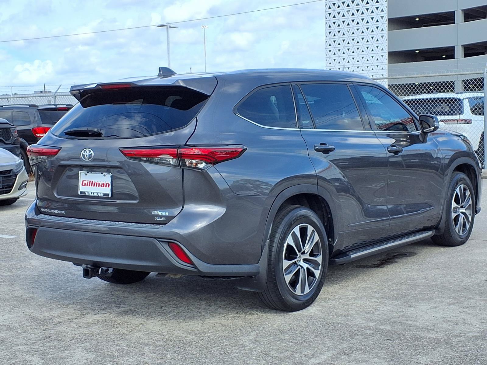 Used 2021 Toyota Highlander XLE FWD image 28