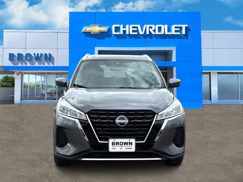 Used 2023 Nissan Kicks SV FWD image 2