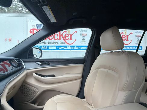 Used 2023 Jeep Grand Cherokee L Limited w/ Trailer Tow Group (B) image 25