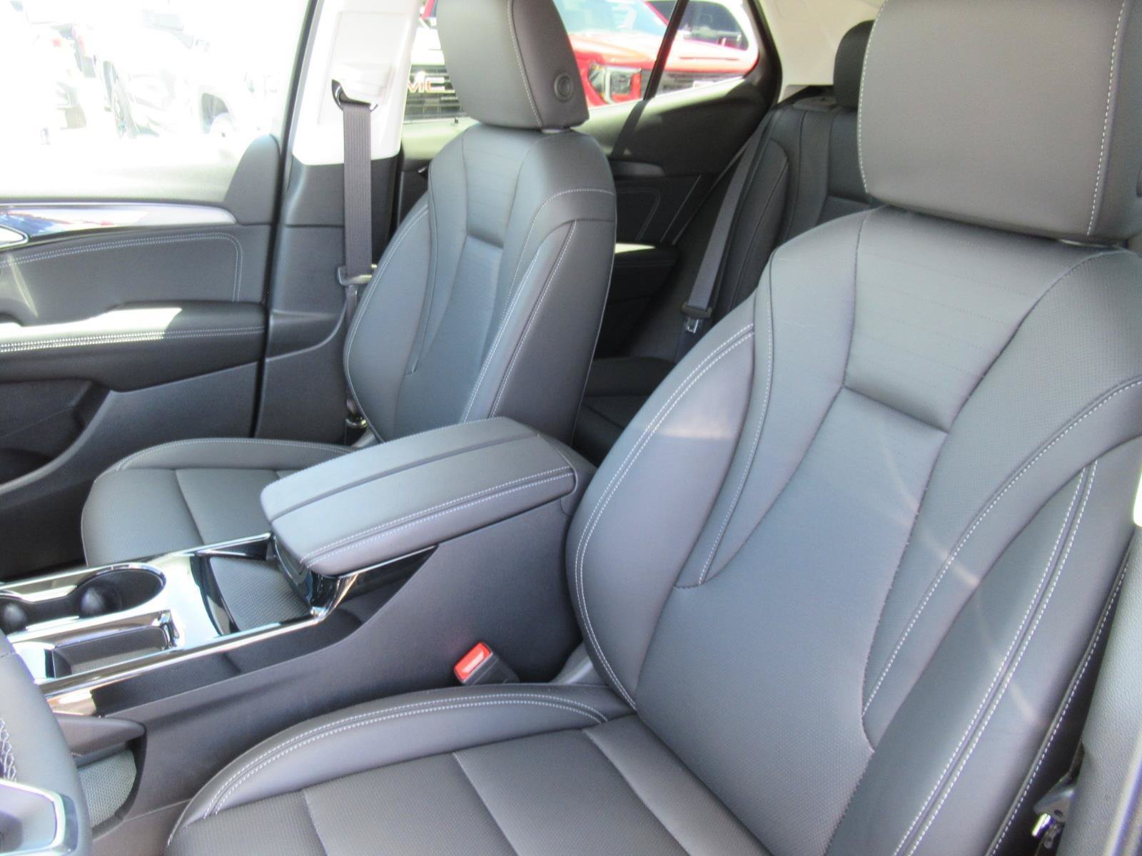 Used 2025 Buick Envision Preferred AWD/4WD image 19