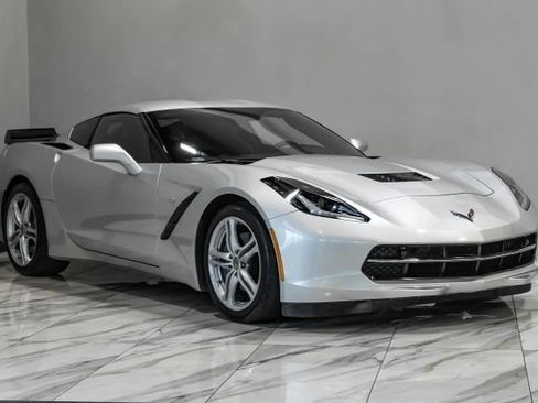 Used 2017 Chevrolet Corvette Stingray Coupe w/ 3LT Preferred Equipment Group RWD image 9