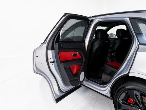 New 2025 Bentley Bentayga image 20