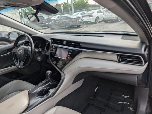 Used 2020 Toyota Camry SE FWD image 13
