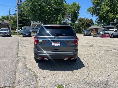 Used 2018 Ford Explorer XLT w/ Equipment Group 202A AWD/4WD image 7