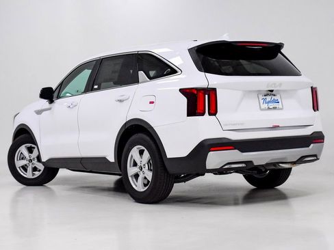 Certified 2024 Kia Sorento LX image 28